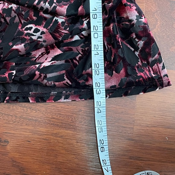 Karen Kane red black velvet burn out blouse size small faux wrap spandex sheer - Picture 11 of 16